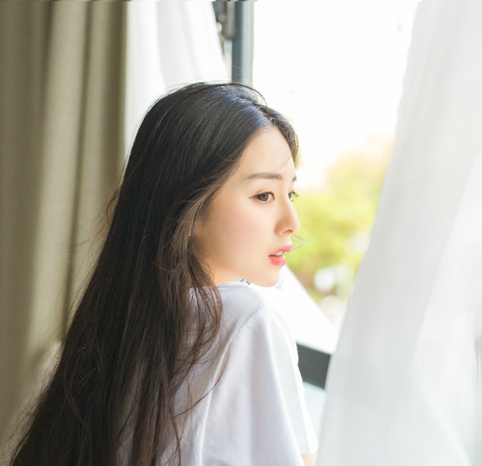 “这个文和就无需操心了，我自有方法让它回来。”吕布看着贾诩，两人同时笑了起来。